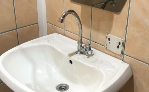 Глубокая очистка раковины от налёта и загрязнений - после