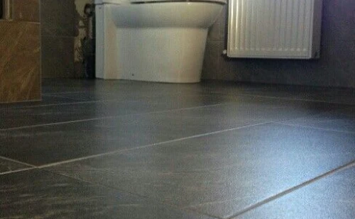 Глубокая очистка плитки и швов в санузле - после