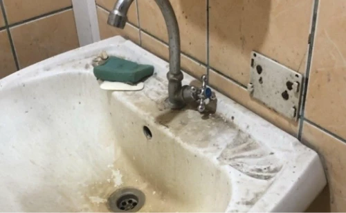 Глубокая очистка раковины от налёта и загрязнений - до